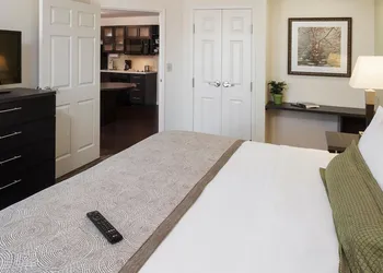 Candlewood Suites Pearl by IHG hotel thumbnail 4