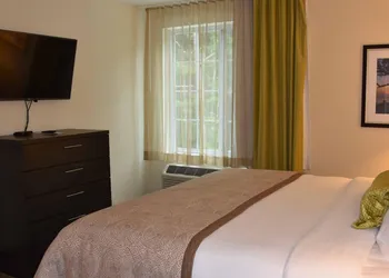 Candlewood Suites Pearl by IHG hotel thumbnail 5