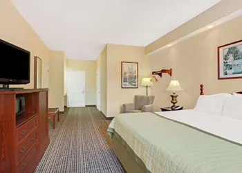 Baymont by Wyndham Pearl hotel thumbnail 4