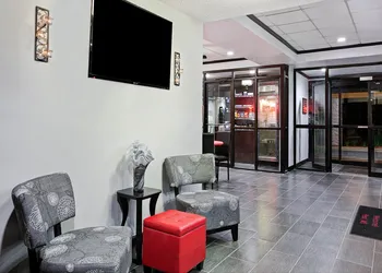 Ramada by Wyndham Pearl/Jackson Airport hotel thumbnail 2