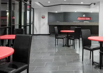 Ramada by Wyndham Pearl/Jackson Airport hotel thumbnail 3