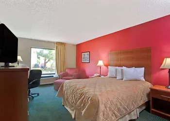 Ramada by Wyndham Pearl/Jackson Airport hotel thumbnail 6