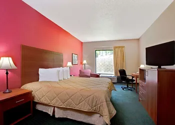Ramada by Wyndham Pearl/Jackson Airport hotel thumbnail 7