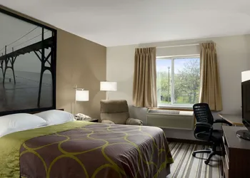 Super 8 by Wyndham Manistee hotel thumbnail 7