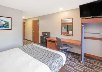 Microtel Inn & Suites by Wyndham Manistee hotel thumbnail 4