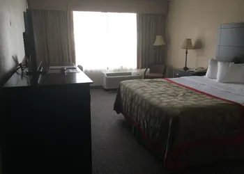 Quality Inn & Suites hotel thumbnail 7