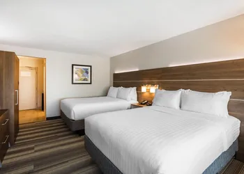 Holiday Inn Express & Suites Ludington by IHG hotel thumbnail 4