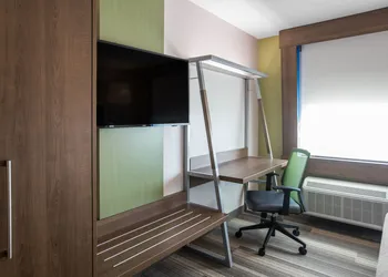 Holiday Inn Express & Suites Ludington by IHG hotel thumbnail 5