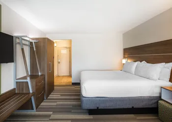 Holiday Inn Express & Suites Ludington by IHG hotel thumbnail 6