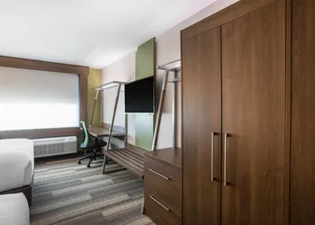 Holiday Inn Express & Suites Ludington by IHG hotel thumbnail 8