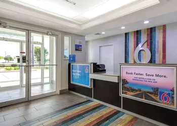 Motel 6 San Antonio, TX - South hotel thumbnail 2