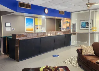 Days Inn by Wyndham Washington hotel thumbnail 2