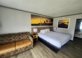 Days Inn by Wyndham Washington hotel thumbnail 8