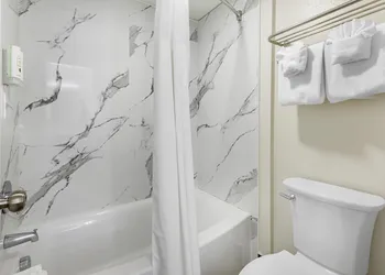 Quality Inn Washington NC hotel thumbnail 5