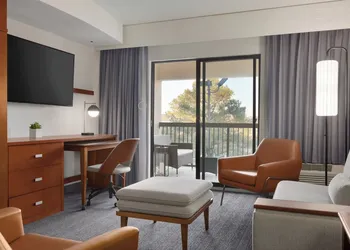 Courtyard Marriott Greenville hotel thumbnail 6