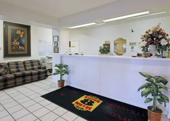 Super 8 by Wyndham Greenville hotel thumbnail 3