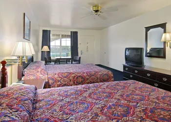 Super 8 by Wyndham Greenville hotel thumbnail 5
