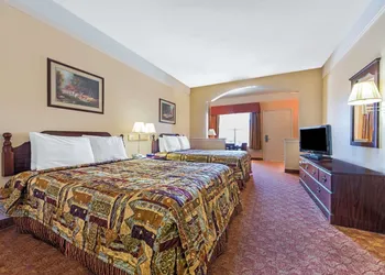 Super 8 by Wyndham Greenville hotel thumbnail 6