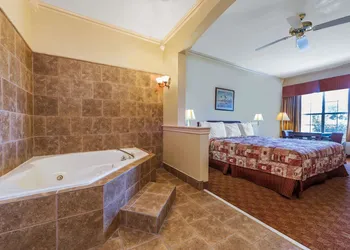 Super 8 by Wyndham Greenville hotel thumbnail 8