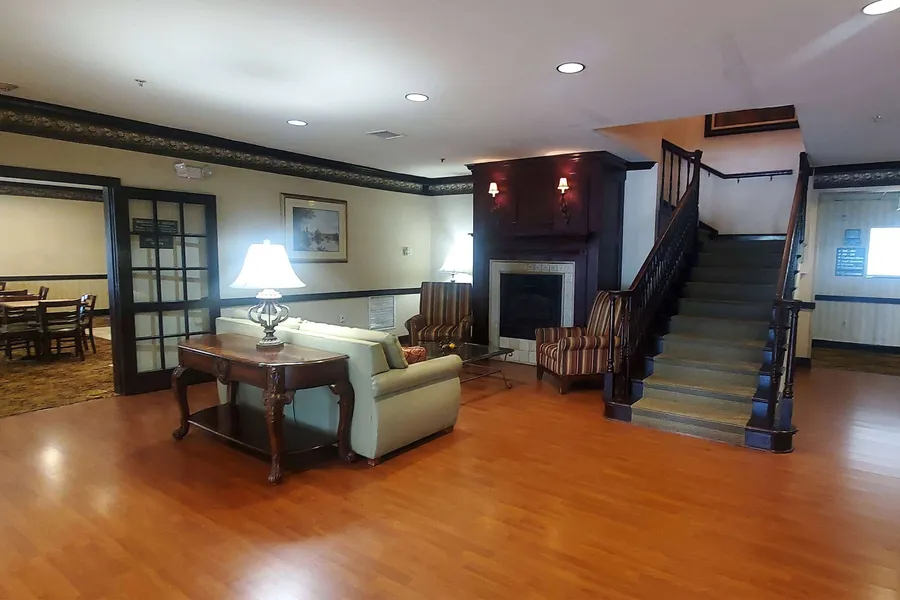 Wingate Suites by Wyndham Youngstown - Austintown hotel detail image 2