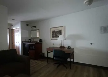 Wingate Suites by Wyndham Youngstown - Austintown hotel thumbnail 6