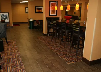 Hampton Inn Youngstown-North hotel thumbnail 2