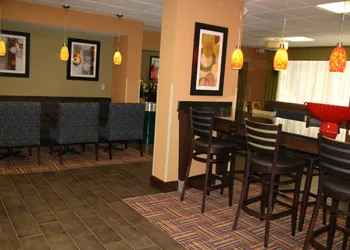 Hampton Inn Youngstown-North hotel thumbnail 3