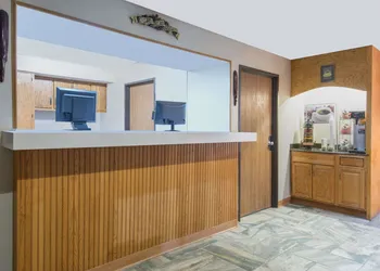 Super 8 by Wyndham Youngstown/Austintown hotel thumbnail 2