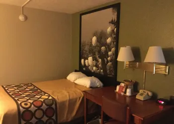 Super 8 by Wyndham Youngstown/Austintown hotel thumbnail 4