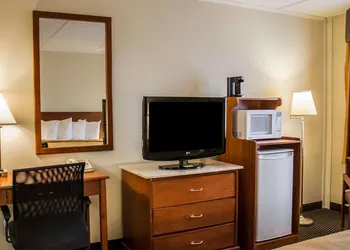 Baymont by Wyndham Youngstown hotel thumbnail 6