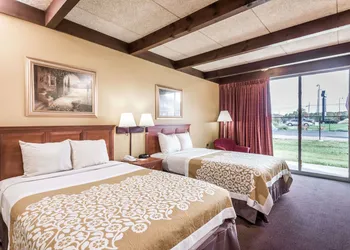 Days Inn by Wyndham Niles hotel thumbnail 7