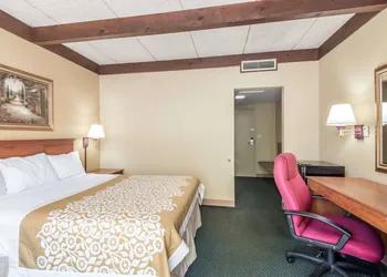 Days Inn by Wyndham Niles hotel thumbnail 8