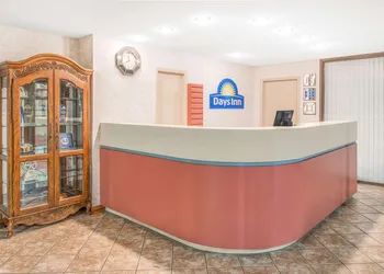 Days Inn by Wyndham Calvert City/Paducah East hotel thumbnail 2