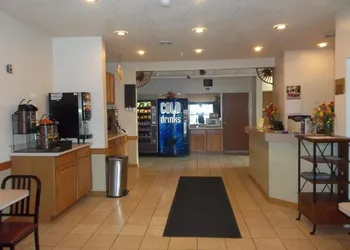Super 8 by Wyndham Goshen hotel thumbnail 3