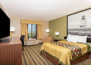 Super 8 by Wyndham Goshen hotel thumbnail 4