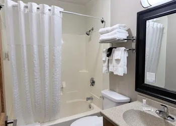 Baymont Inn And Suites By Wyndham Platteville hotel thumbnail 8