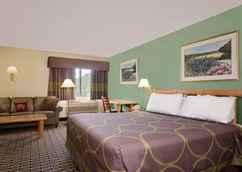 Super 8 by Wyndham Cloquet hotel thumbnail 8