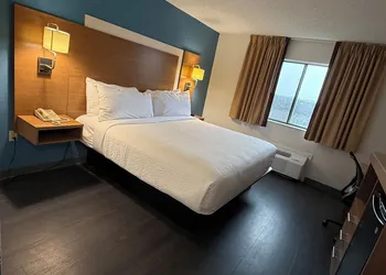 Travelodge by Wyndham Lamoni hotel thumbnail 7