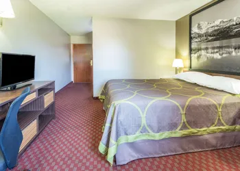 Super 8 by Wyndham Longmont/Del Camino hotel thumbnail 4