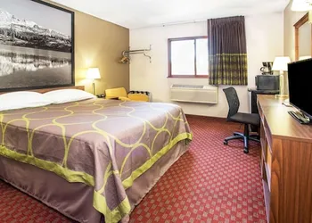 Super 8 by Wyndham Longmont/Del Camino hotel thumbnail 5