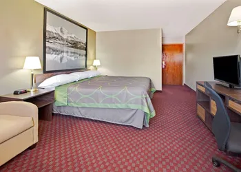 Super 8 by Wyndham Longmont/Del Camino hotel thumbnail 8