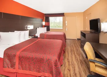 Days Inn by Wyndham Tupelo hotel thumbnail 3