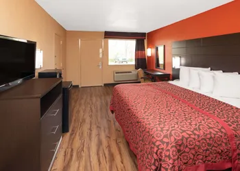 Days Inn by Wyndham Tupelo hotel thumbnail 4