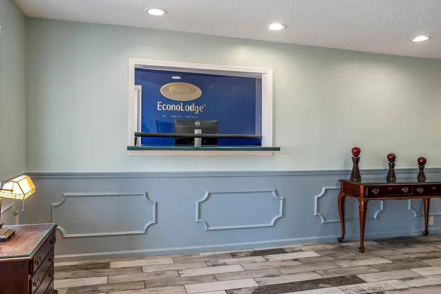 Econo Lodge Tupelo Barnes Crossing hotel detail image 2