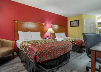 Econo Lodge Tupelo Barnes Crossing hotel thumbnail 5