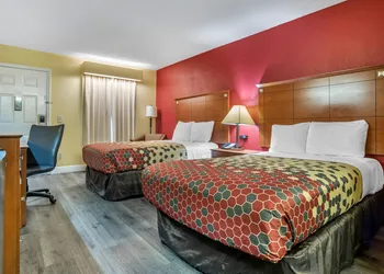 Econo Lodge Tupelo Barnes Crossing hotel thumbnail 6
