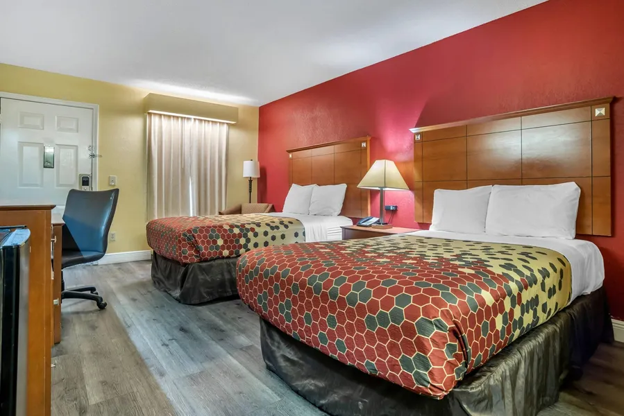 Econo Lodge Tupelo Barnes Crossing hotel detail image 6