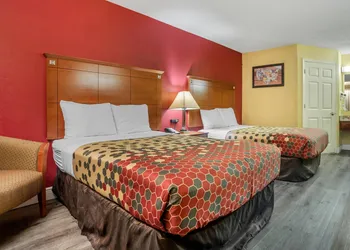 Econo Lodge Tupelo Barnes Crossing hotel thumbnail 7