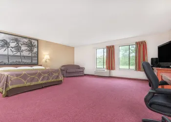 Super 8 by Wyndham Vincennes hotel thumbnail 7