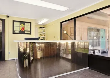 Royal Palace Inn & Suites hotel thumbnail 2